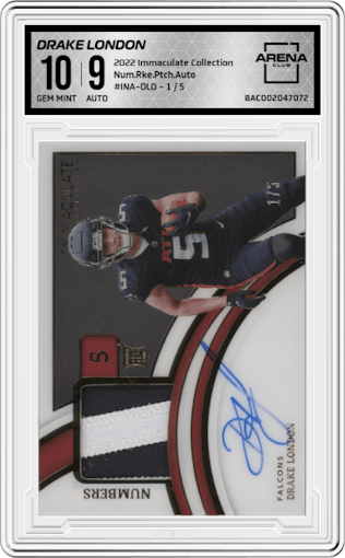 Drake London from the 2022 Panini Immaculate Collection set graded by Arena Club and given an overall grade of 10.