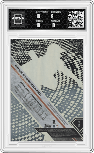 Noah Syndergaard from the 2017 Topps High Tek set featuring a Green Rainbow parallel graded by Arena Club and given an overall grade of 9.5.