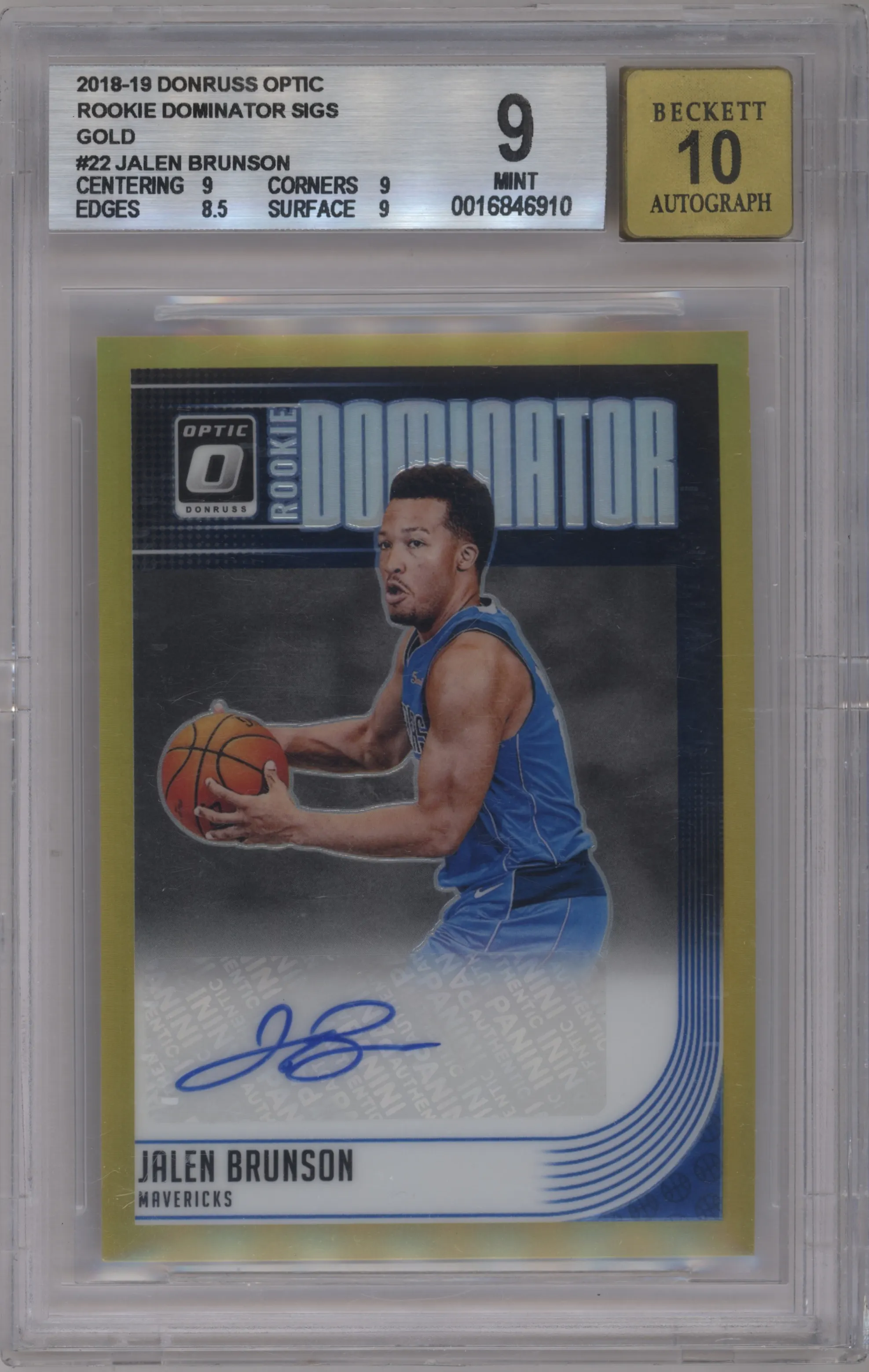Jalen Brunson from the 2018-19 Panini Donruss Optic set featuring a Gold parallel graded by Beckett and given an overall grade of 9.