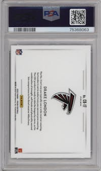 Drake London from the 2022 Panini Prizm set graded by PSA and given an overall grade of 10.